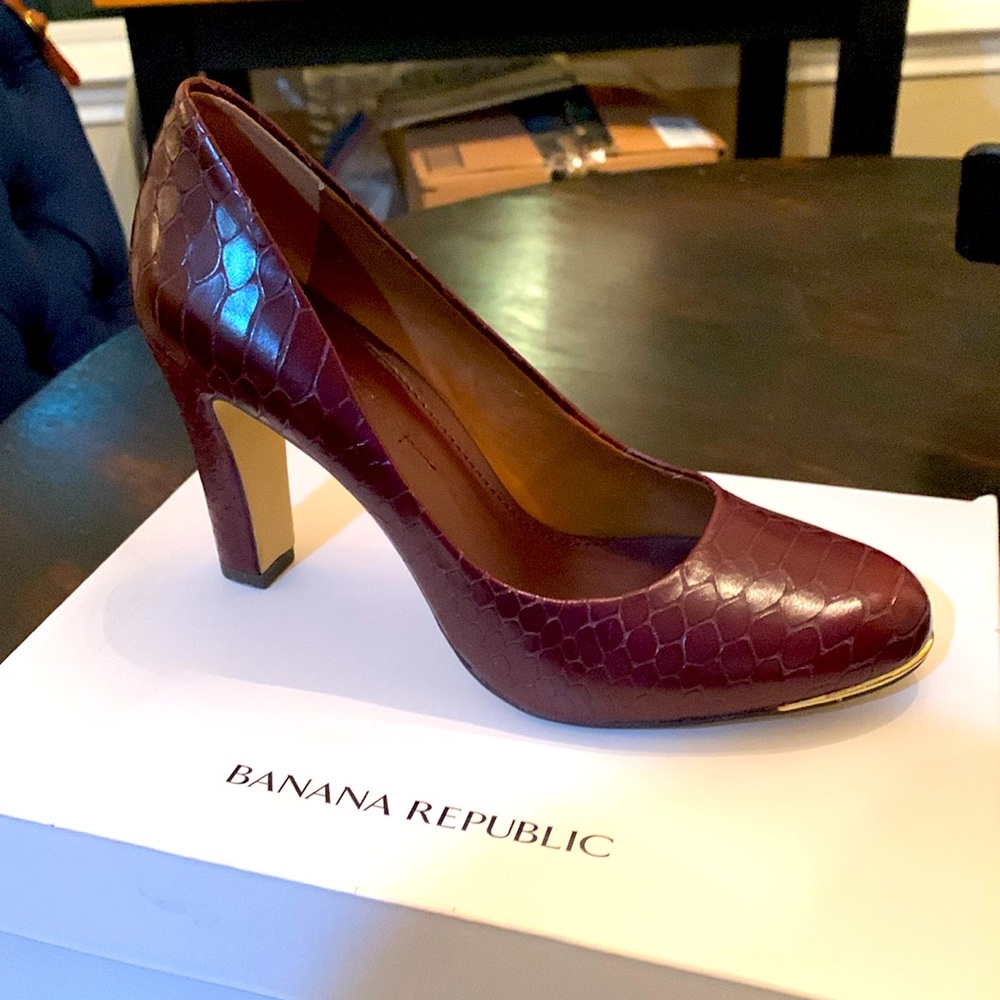 Stunning Banana Republic Ivanna Burgundy Oxblood Leather Pumps 7.5